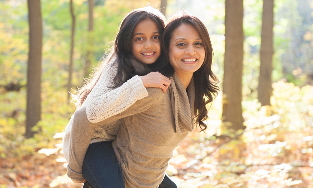 woodland-hike-mother-daughter-meacham-grove