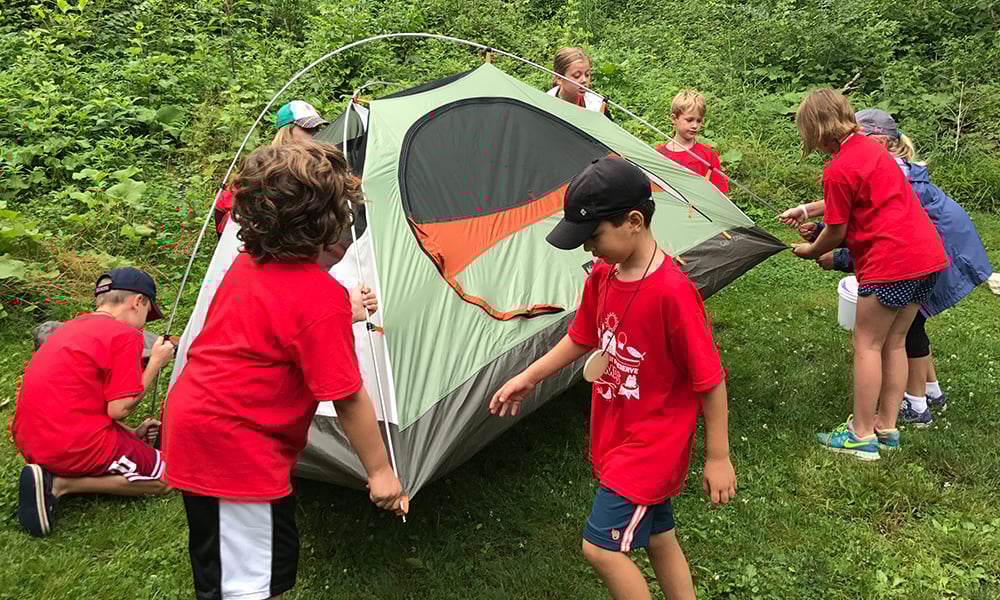 campers-set-up-tent