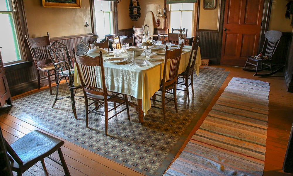 dining-room-oilcloth