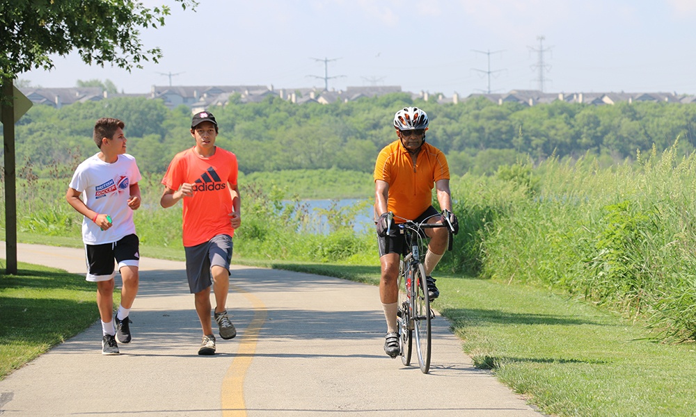 joggers-bicyclist-dupage-river-trail