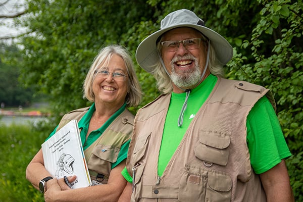 two-volunteers-trail-watch-600-400