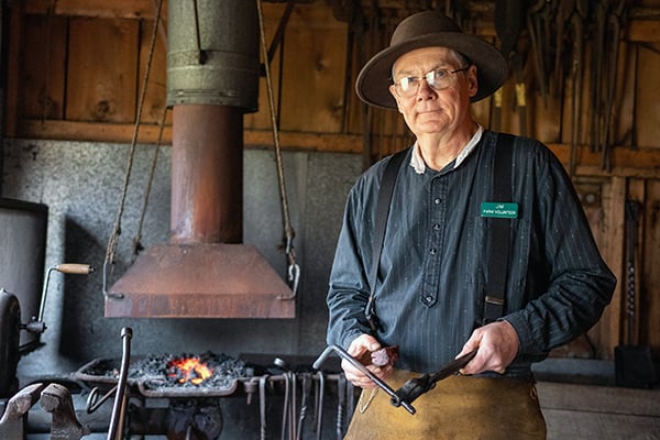 volunteer-blacksmith-600-400-1