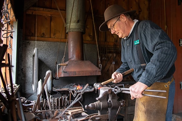 volunteer-kline-creek-farm-blacksmith-600-400-72