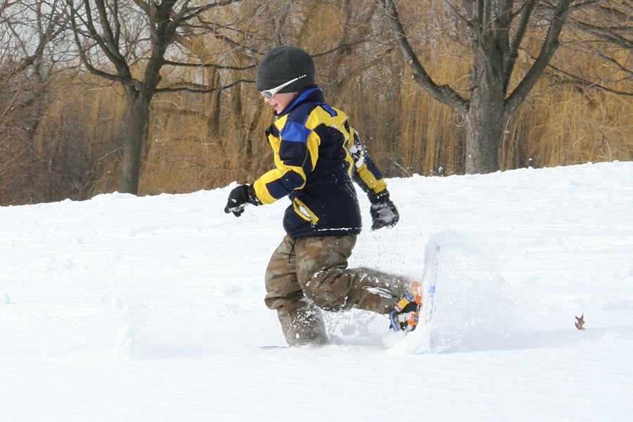 child running in snowshoes