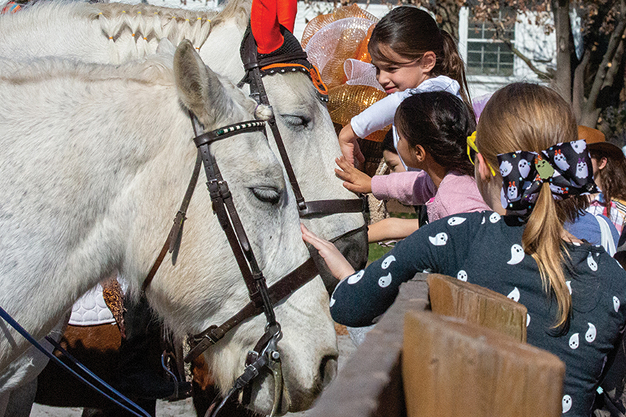 Fall-Festival-girls-horses-900x600x150